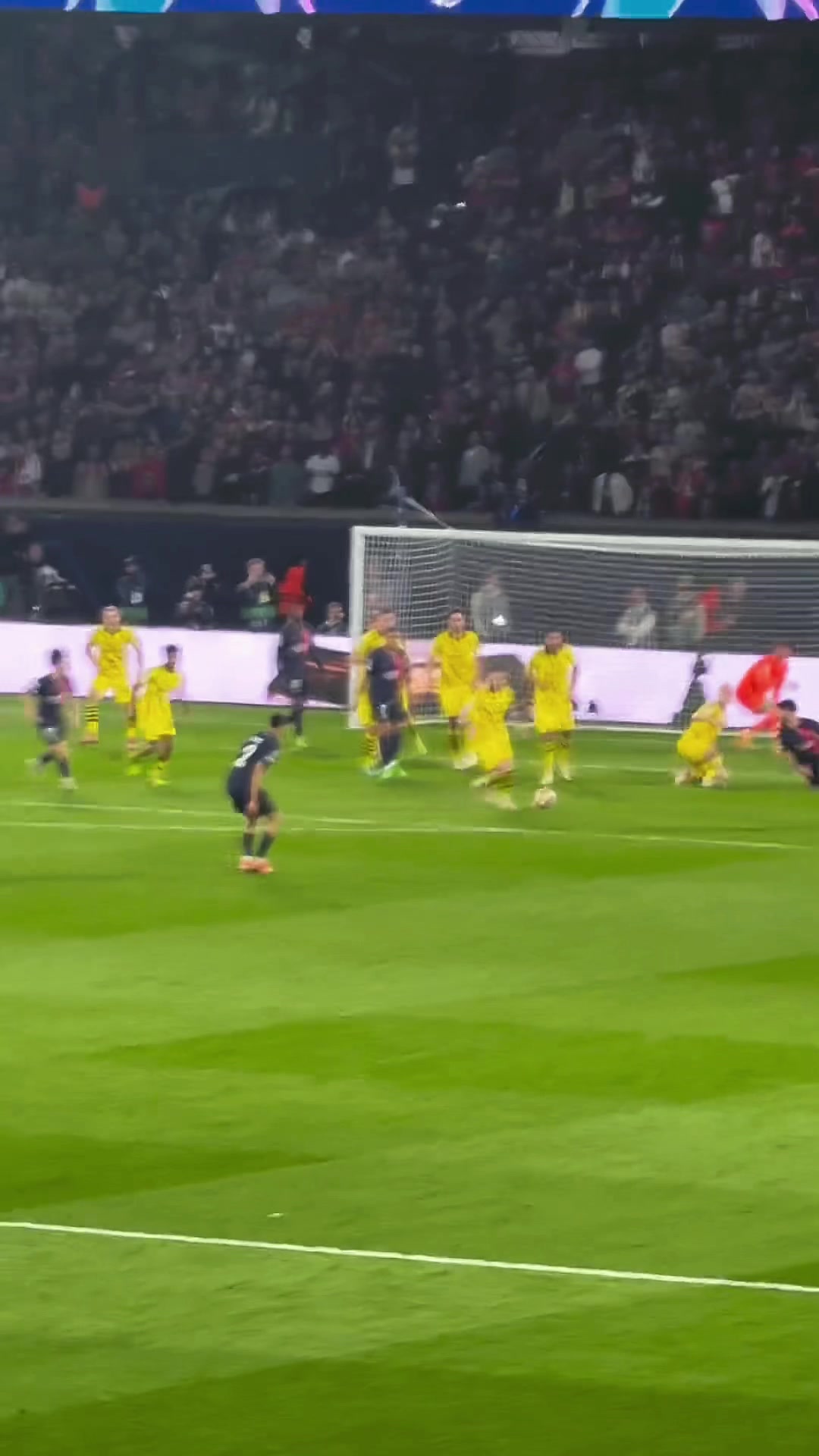  球迷视角欣赏下多特蒙德的防守，巴黎球员踢不进去